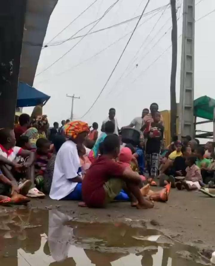 After the separatists' attack, soldiers ask young men and women to sit on the road during a search in Muea Photo: Screenshot