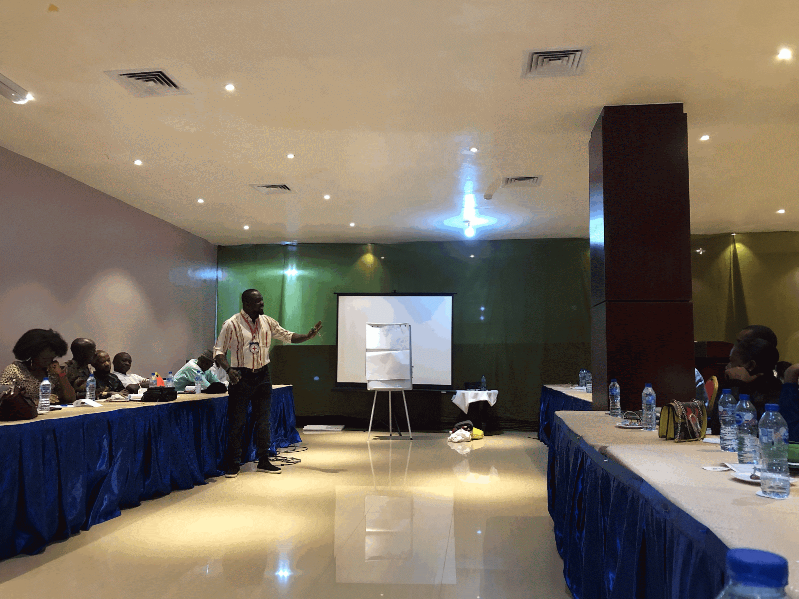 A trainer from the ICRC, Amaechi Odili facilitated a session.