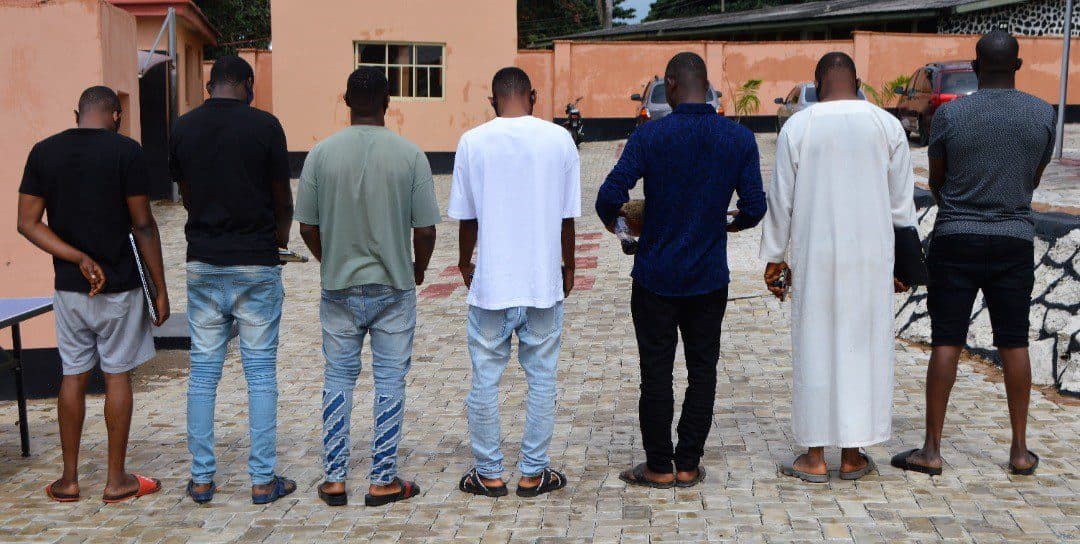 EFCC Arrests 2 Sets Of Brothers, 3 Others Over Internet Fraud Allegation