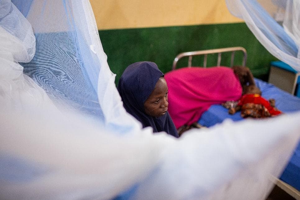 Rahama Ibrahim,30: “my daughter is 2 years-old, she started having fever and convulsions, I didn’t know it was malaria”. She explained she now received information about using mosquito nets during rainy season to avoid getting malaria again. Photo: MSF